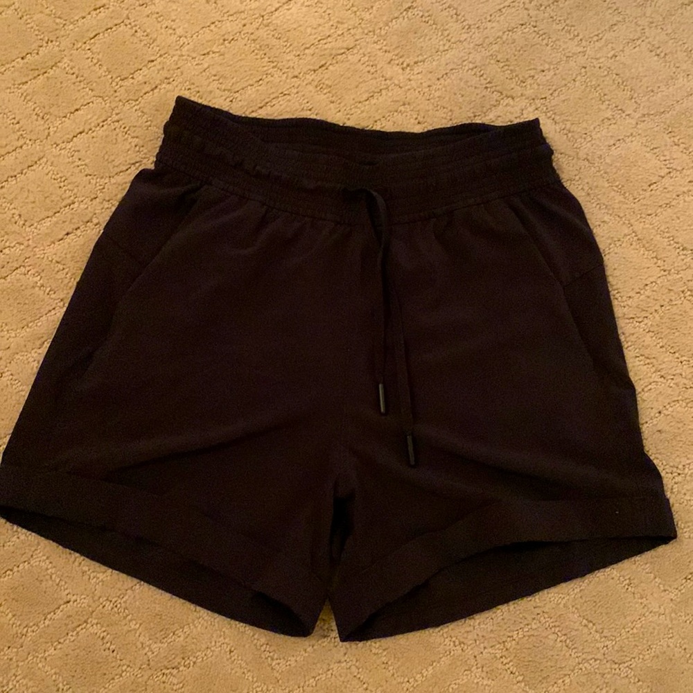 Lululemon Women’s Spring Break Away Short. Color Black. Size 2.